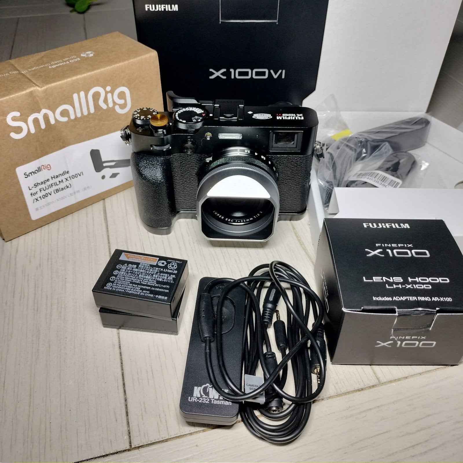 PERFECT Fujifilm x100 vi Camera + Many Extras